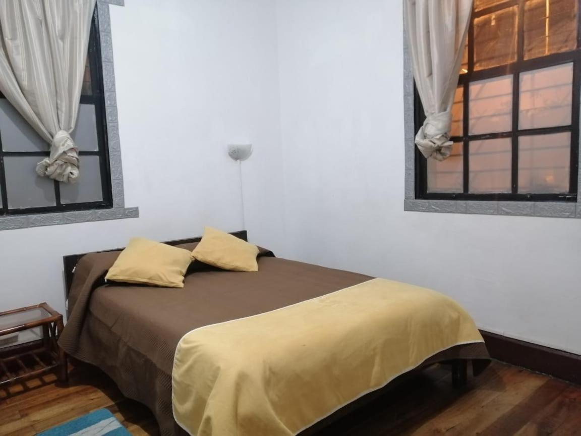 Galapagos Natural Life Hostel Quito Exteriör bild