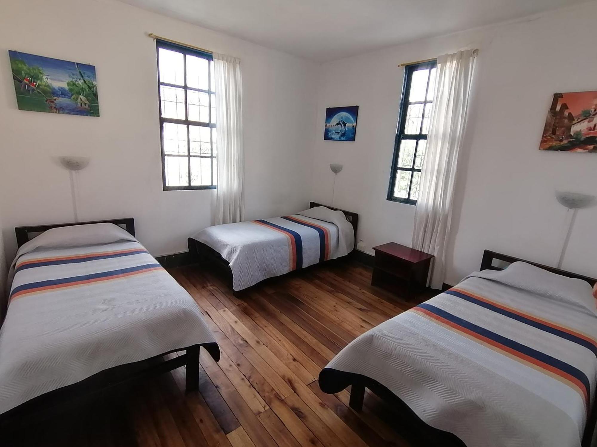 Galapagos Natural Life Hostel Quito Exteriör bild